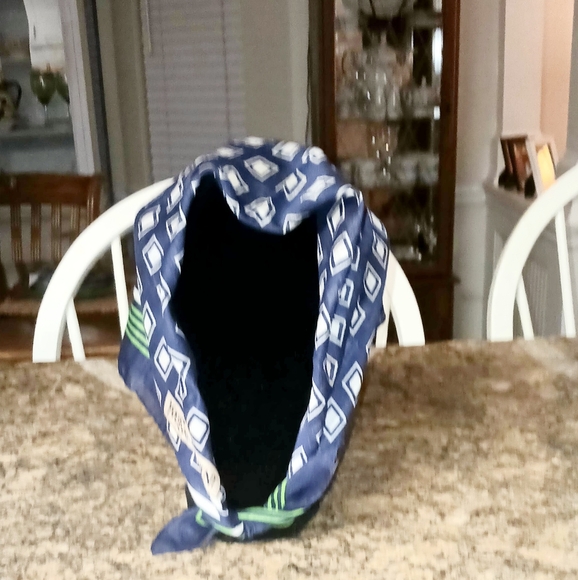 YSL Scarf Measurements 19x19 - Picture 8 of 9